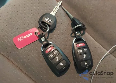 2007 Hyundai Entourage Gls/Limited/Se z USA, uszkodzony, nr VIN KNDMC233176025894